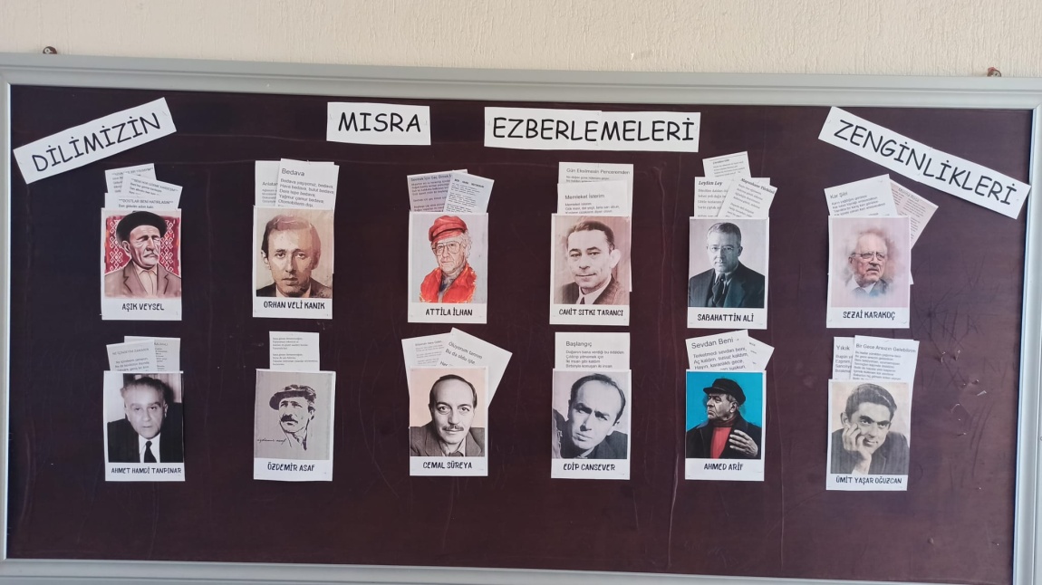 Öğrencilerimiz Milli şairlerimizin şiirlerinden birer mısra ezberlediler